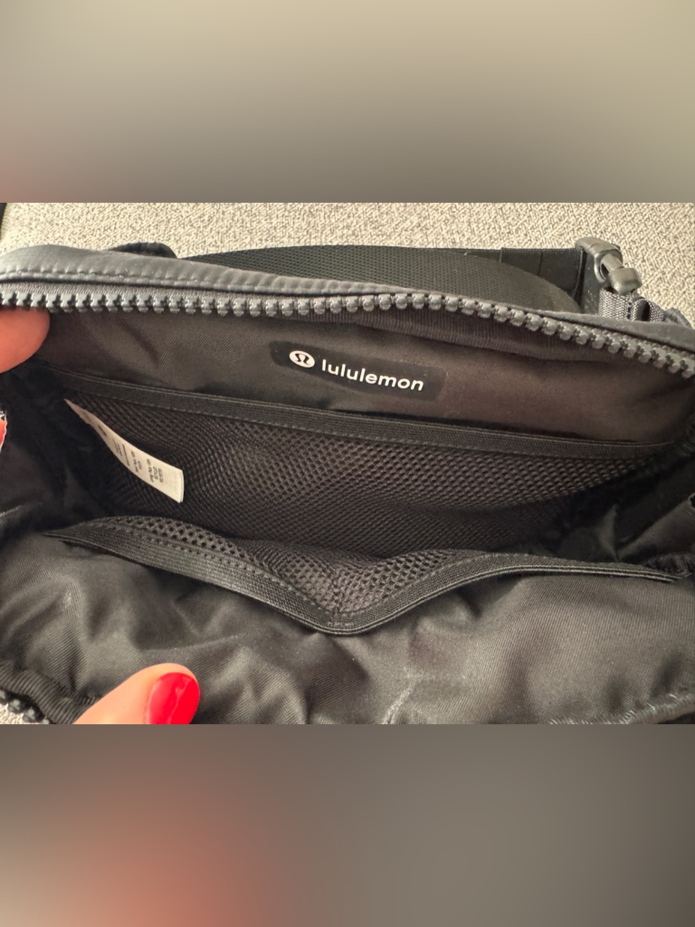 EUC lululemon Everywhere Belt Bag Large *Wunder Puff in black style LU9BH0S - Picture 3 of 13